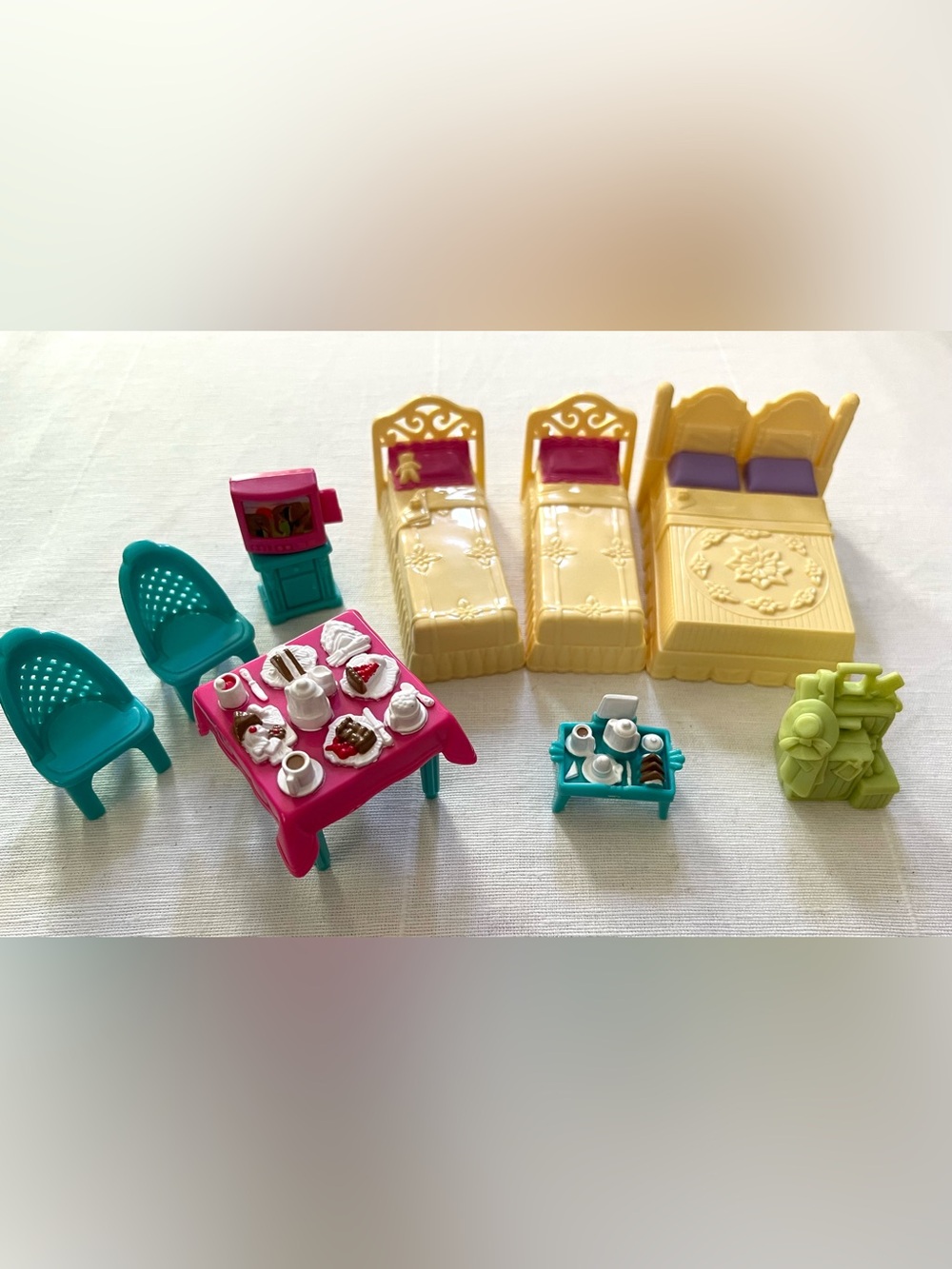 Vintage Fisher Price Sweet Streets Dollhouse Furniture Lot Of 9 Pieces Table Bed
